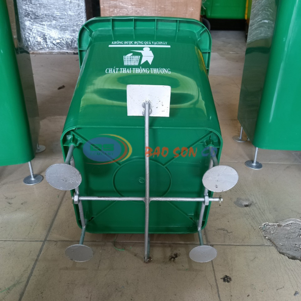 Thùng rác nhựa HDPE đạp chân 60 lít Thùng rác nhựa HDPE đạp chân 60 lít