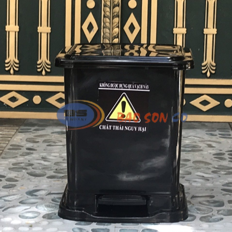 Thùng rác y tế đen 15 lít Thùng rác y tế đen 15 lít