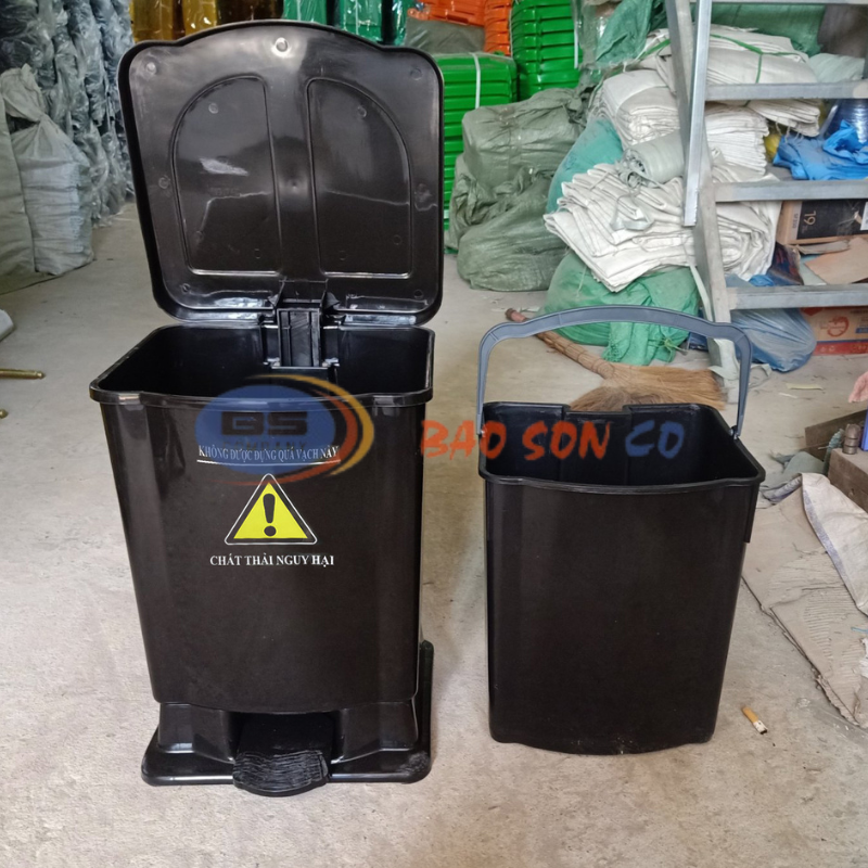Thùng rác y tế 15 lít Thùng rác y tế 15 lít
