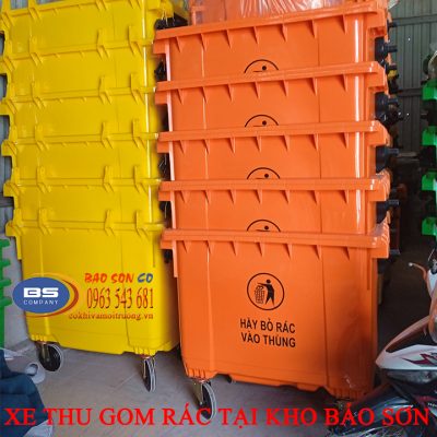 xe thu gom rác tại kho Bảo Sơn